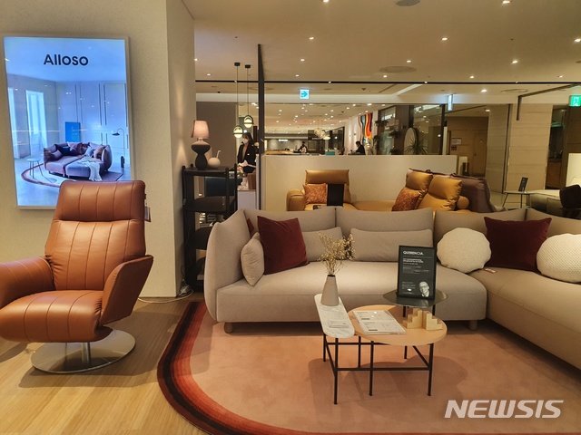 [서울=뉴시스]롯데백화점 노원점이 3개월간의 층별 리뉴얼을 마무리하고 오는 26일 새롭게 오픈한다. 사진은 리뉴얼된 리빙관의 모습. 2021.03.23 (사진 = 롯데백화점 제공) photo@newsis.com