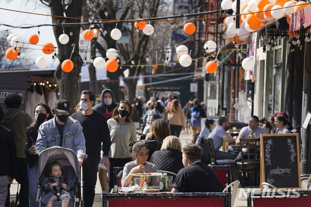 [뉴욕=AP/뉴시스] 21일(현지시간) 미국 뉴욕의 거리. 2021.03.22. 