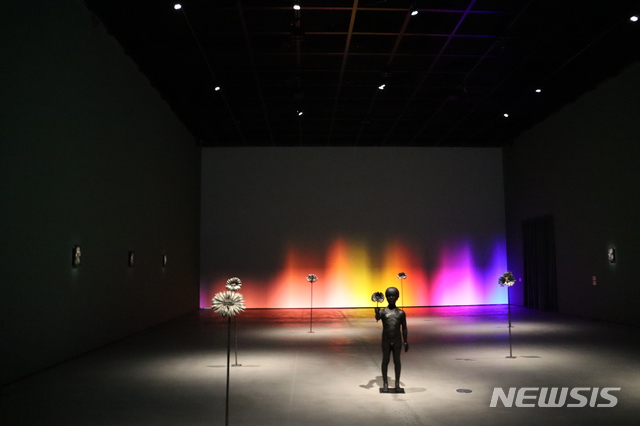 [서울=뉴시스] 전남도립미술관 '산을 등지고 물을 바라보다' 개관전.