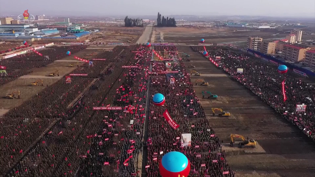 [서울=뉴시스]조선중앙TV가 24일 김정은 북한 국무위원장이 23일 사동구역 송신·송화지구에서 열린 평양시 1만세대 살림집건설착공식에 참석해 연설을 했다고 보도했다. (사진=조선중앙TV 캡처) 2021.03.24. photo@newsis.com *재판매 및 DB 금지