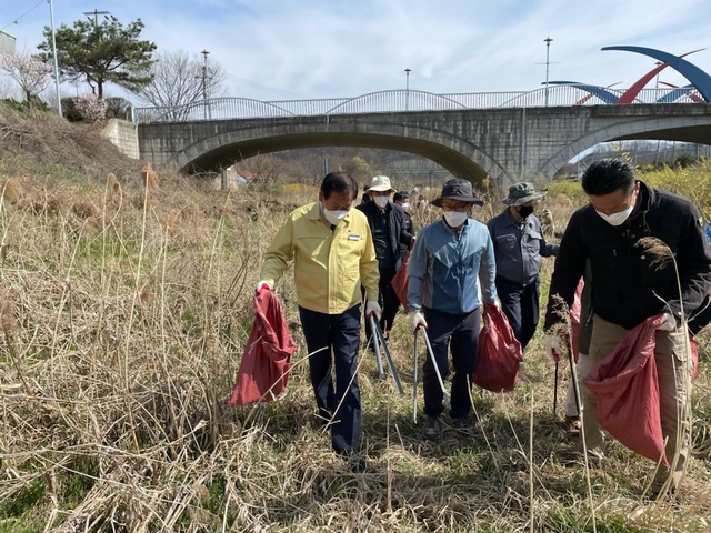 박하준(가운데) 금강유역환경청장 *재판매 및 DB 금지