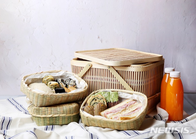 [서울=뉴시스]해비치 제주 '섬모라 레스토랑'의 '차롱 도시락'