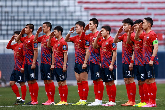 경기에 앞서 거수 경례하는 선수들 (사진=김천상무축구단 제공) *재판매 및 DB 금지