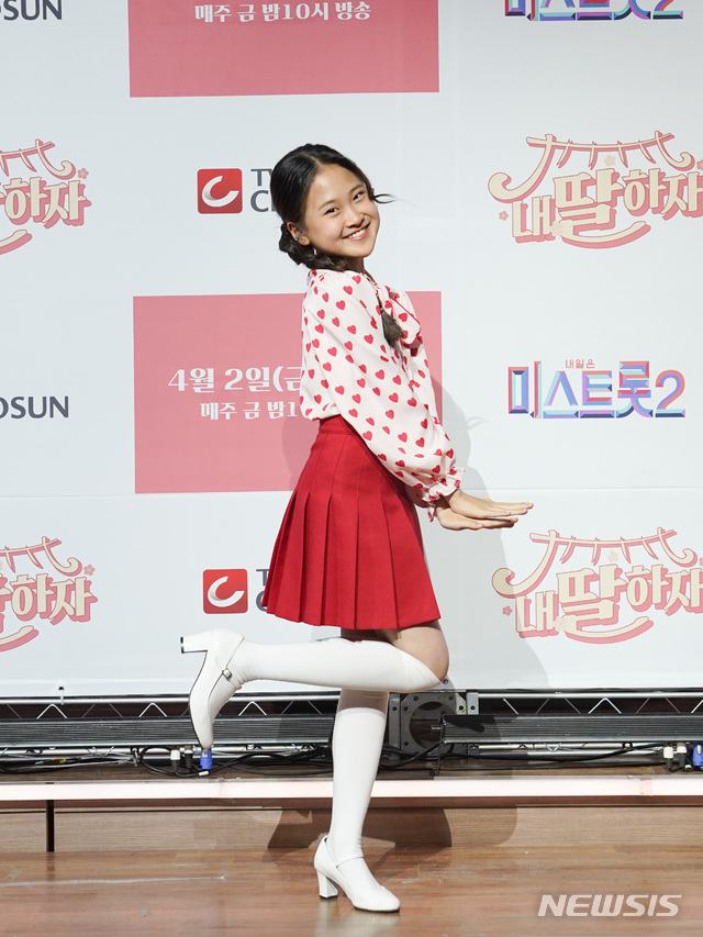 [서울=뉴시스]'미스트롯2' 미 김다현이 29일 열린 TV조선 '미스트롯2' 종영 기자간담회 및 새 예능 '내 딸 하자' 제작발표회에 참석했다. (사진=TV조선 제공) 2021.03.29. photo@newsis.com