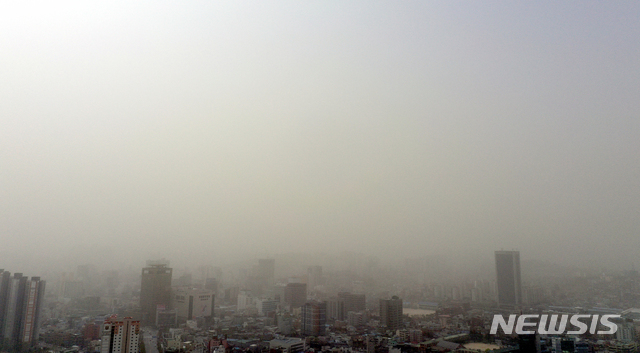 '중국발 황사' 전남 중부권 미세먼지 주의보 해제, 광주 유지중(종합)