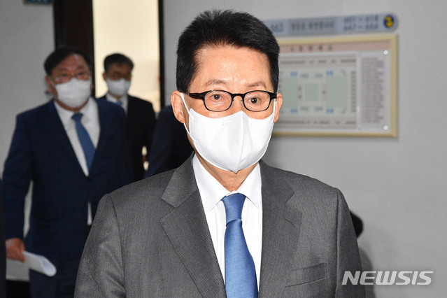 [서울=뉴시스]김진아 기자 = 박지원 국가정보원장이 29일 오후 서울 여의도 국회에서 열린 정보위원회 전체회의에 출석하고 있다. (공동취재사진) 2021.03.29. photo@newsis.com