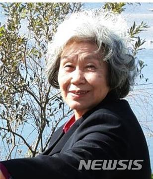 [서울=뉴시스] 2021년 제8회 석남 이경성 미술이론가상 특별상 박래경 큐레이터. 사진=‘석남 이경성 미술이론가상’ 제공. 2021.3.31.photo@newsis.com