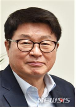 [서울=뉴시스] 금탑산업훈장을 수상한 권인욱 피유시스 대표이사.(사진=대한상공회의소 제공) 2021.3.31 photo@newsis.com