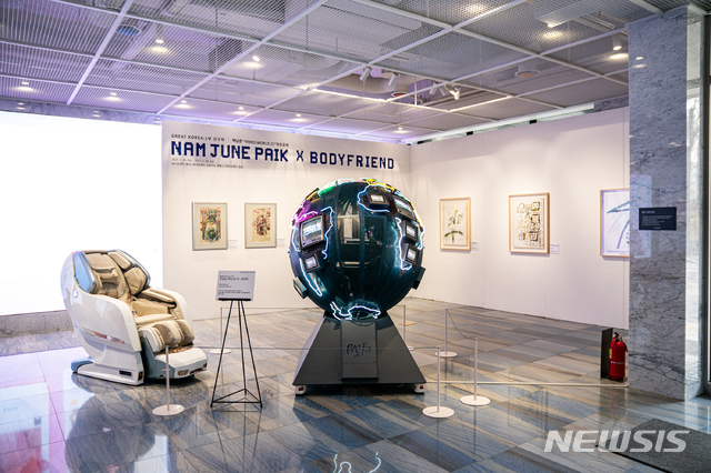 [서울=뉴시스] 백남준, Video World 21 (2000) 전시 전경