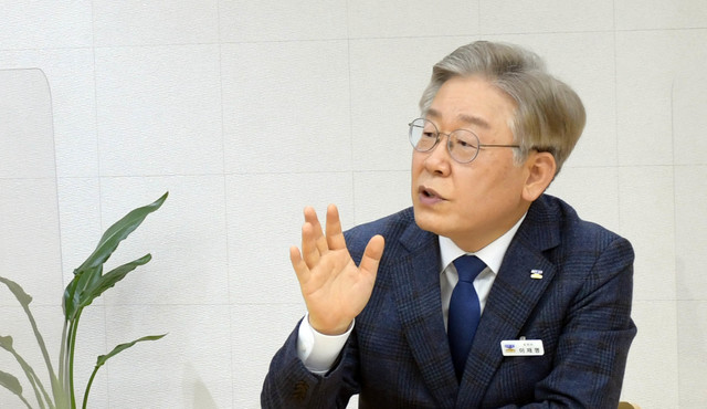 [수원=뉴시스] 맹대환 기자= 이재명 경기도지사가 지난 1일 경기도청에서 뉴시스 광주전남본부와 인터뷰를 하고 있다. (사진=무등일보 제공) 2021.04.05 photo@newsis.com *재판매 및 DB 금지