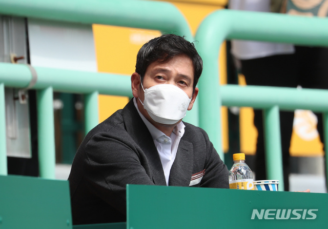 [인천=뉴시스]고승민 기자 = 정용진 신세계그룹 부회장. 2021.04.04. kkssmm99@newsis.com