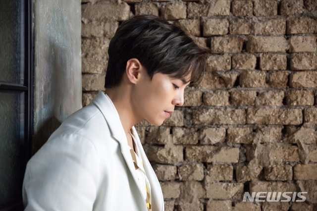 [서울=뉴시스]배우 박은석. (사진=후너스엔터테인먼트, 매거진 이즈 is 제공) 2021.04.05. photo@newsis.com