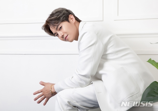 [서울=뉴시스]배우 박은석. (사진=후너스엔터테인먼트, 매거진 이즈 is 제공) 2021.04.05. photo@newsis.com