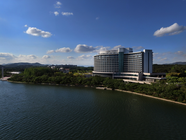 [서울=뉴시스]보문호수와 라한셀렉트 경주