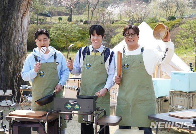 [서울=뉴시스]10일 오후 6시에 첫 방송될 '전국방방쿡쿡'의 제작발표회가 6일 오후 3시 온라인으로 열렸다. 이날 행사에는 김성PD를 비롯해 차태현, 장혁, 이상엽, 안정환, 김태균, 박태환이 참석했다.(사진=MBN 제공)2021.04.06 photo@newsis.com 