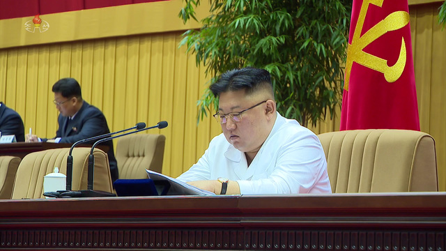 [서울=뉴시스] 북한 조선중앙TV는 김정은 국무위원장이 6일 평양에서 조선노동당 제6차 세포비서대회를 지도했다고 지난 7일 방송했다. (사진=조선중앙TV 캡쳐) 2021.04.08. photo@newsis.com *재판매 및 DB 금지