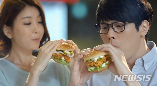 [장수브랜드 탄생비화]가성비 대명사…16살 맘스터치 '싸이버거' 