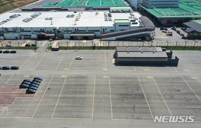 [평택=뉴시스] 김종택기자 = 4월 9일 경기도 평택시 쌍용자동차 평택출고센터 모습. 2021.04.09. jtk@newsis.com