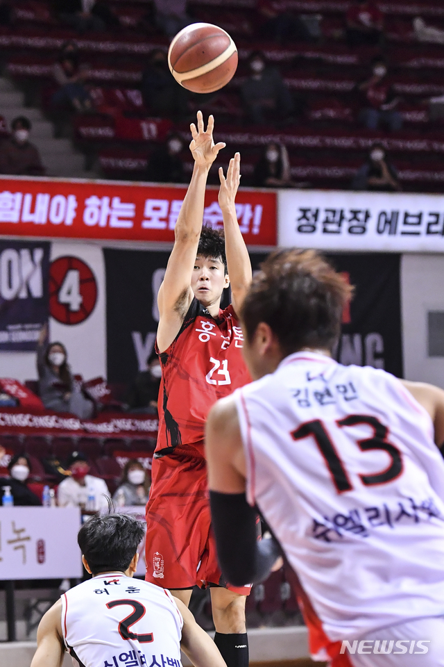 [서울=뉴시스]프로농구 인삼공사 전성현 (사진 = KBL 제공)