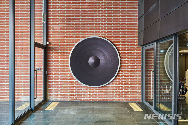 [서울=뉴시스] 노상균 작가 작품 'New Ends' (사진=서소문성지 역사박물관 제공) 2021.04.12. photo@newsis.com 