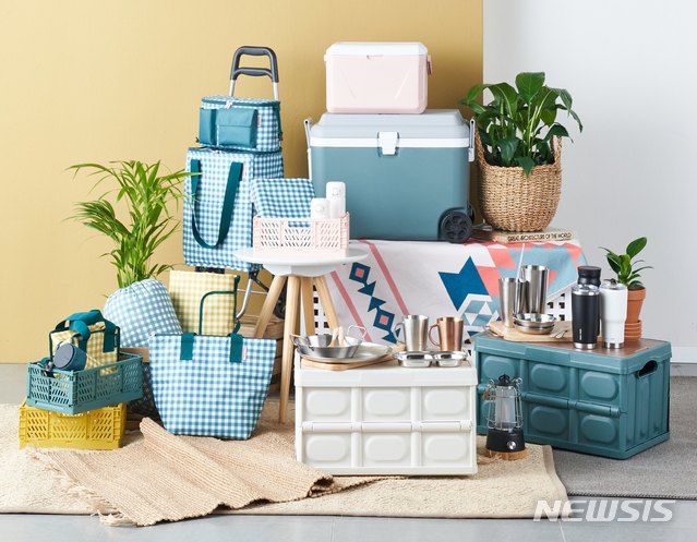 "봄 캠프닉족을 잡아라"…식재료부터 굿즈까지 할인