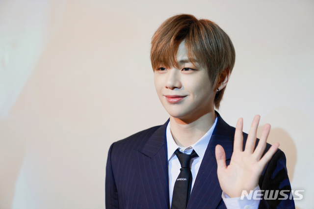 [서울=뉴시스]13일 서울 강남구 GGV 청담씨네시티에서 강다니엘의 새 앨범 'YELLOW' 발매 기념 기자간담회가 열렸다.(사진=커넥트엔터테인먼트 제공)2021.04.13 photo@newsis.com