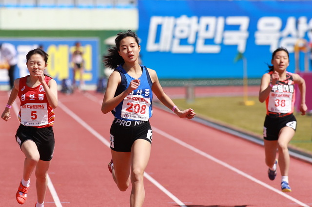  예천군 공설운동장에서 '제50회 춘계 전국 중·고등학교 육상경기대회 및 '제9회 춘계 전국 초등학교 육상경기대회'가 열리고 있다. (사진=예천군 제공) *재판매 및 DB 금지