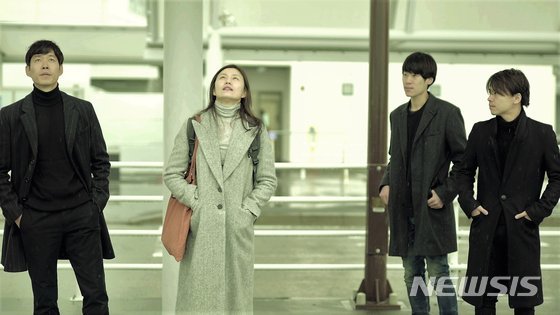 [서울=뉴시스]&nbsp; 영화 '스프링 송' 스틸. (사진=쥬네스엔터테인먼트 제공) 2021.03.11 photo@newsis.com