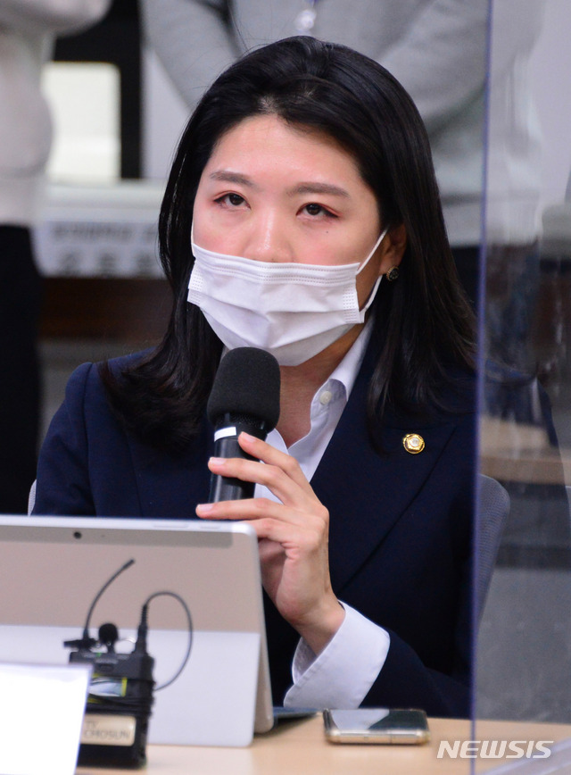 [서울=뉴시스]전진환 기자 = 신현영 더불어민주당 의원. (사진=더불어민주당 제공) 2021.04.14. photo@newsis.com