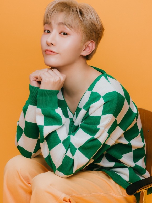 [서울=뉴시스]윤지성이 15일 두 번째 미니 앨범 'Temperature of Love'를 발표한다.(사진=LM엔터 제공)2021.04.15 photo@newsis.com *재판매 및 DB 금지