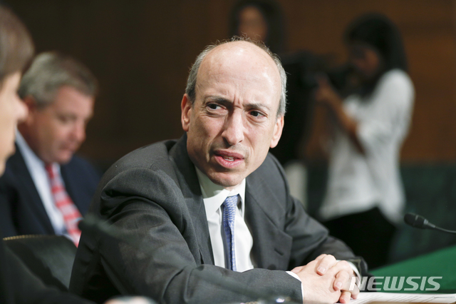 [워싱턴=AP/뉴시스]게리 겐슬러 미국 증권거래위원회(SEC) 위원장. 2021.04.15. photo@newsis.com