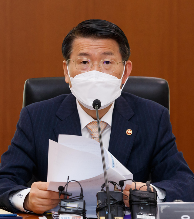 [서울=뉴시스]은성수 금융위원장이 15일 서울 여의도 한국거래소에서 열린 '공매도 재개 준비현황 및 증시동향 점검 간담회'에 참석해 발언하고 있다. (사진=금융위원회 제공) 2021.04.15. photo@newsis.com *재판매 및 DB 금지