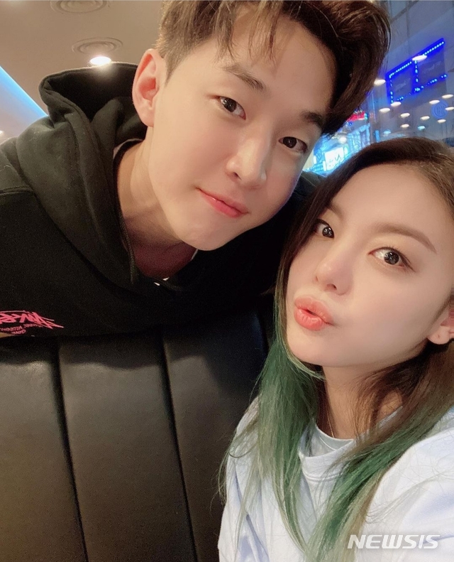 [서울=뉴시스] 에일리&헨리. 사진 = 에일리 인스타그램. 2021.4.16. photo@newsis.com