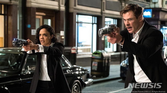 [서울=뉴시스] 영화 '맨 인 블랙: 인터내셔널' 스틸. (사진=왓챠 제공) 2021.04.16 photo@newsis.com