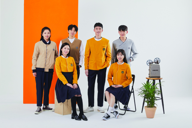 [서울=뉴시스]한복 교복 동복 (사진 = 문화체육관광부, 한복진흥센터) 2021.4.16. photo@newsis.com