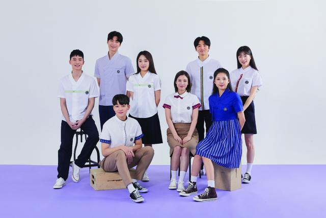 [서울=뉴시스]한복 교복 하복 (사진 = 문화체육관광부, 한복진흥센터) 2021.4.16. photo@newsis.com