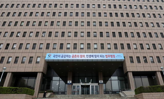 '연수인원 200명' 제한한 변협…법무부 "변호사법 위반"