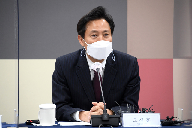 [서울=뉴시스]오세훈 서울시장이 16일 오후 서울 중구 서울시청 간담회장에서 열린 '사회복지 직능단체장 간담회'에 참석해 발언하고 있다. (사진=서울시 제공) 2021.04.16. photo@newsis.com