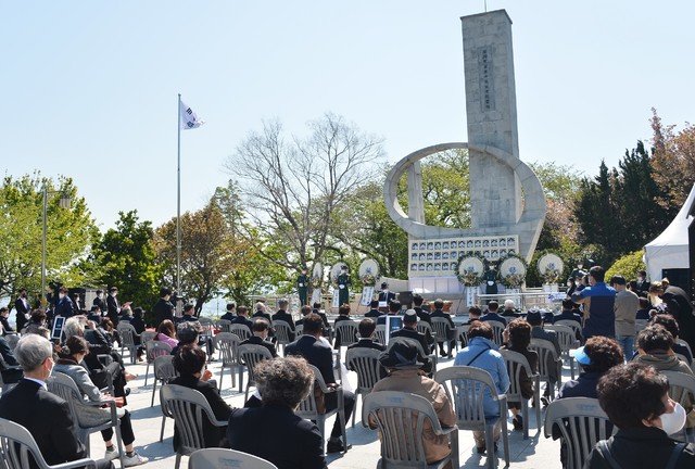  [부산=뉴시스] 부산시는 19일 오전 중앙공원 4·19민주혁명희생자 위령탑 앞 광장에서 4·19혁명 유공자의 숭고한 희생정신을 기리는 '제66주년 4·19혁명 기념식'을 개최할 예정이다. (사진 = 부산시 제공)&nbsp; photo@newsis.com *재판매 및 DB 금지