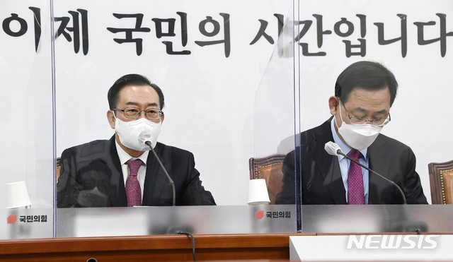 [서울=뉴시스]김진아 기자 = 이종배 국민의힘 정책위의장이 19일 국회에서 열린 비상대책위원회의에서 발언을 하고 있다. (공동취재사진) 2021.04.19. photo@newsis.com