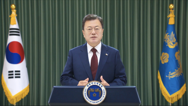 [서울=뉴시스]문재인 대통령이 20일 중국 하이난(海南)성 보아오에서 열린 2021 보아오포럼 개막 축하 영상 메시지를 남기고 있는 모습. (사진=청와대 제공 영상 캡쳐). 2021.4.20.&nbsp; *재판매 및 DB 금지