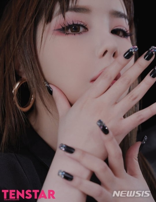 [서울=뉴시스] 박봄 화보. 사진 = 텐스타. 2021.4.20. photo@newsis.com