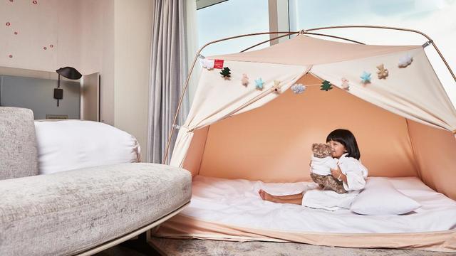 롯데호텔 '패밀리 겟어웨이 – 러브 패키지' 중 시그니엘 서울과 부산 객실 내 '키즈 텐트' *재판매 및 DB 금지