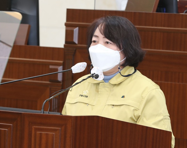 정복순 안동시의원이 '안동시 입학준비금 지원에 관한 조례안'을 제안 설명하고 있다. (사진=안동시의회 제공) *재판매 및 DB 금지