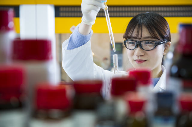 의약품 제조 디지털 전환..."제약업계 스마트 공장 구축" - 뉴스 썸네일 이미지