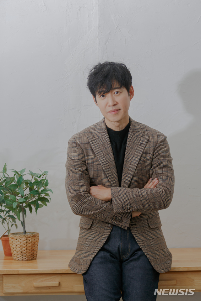 [서울=뉴시스] 영화 '스프링 송' 연출한 배우 겸 감독 유준상. (사진=나무엑터스 제공) 2021.04.21 photo@newsis.com