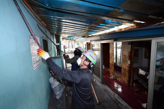 [수원=뉴시스] 지난 15일 경기 수원시가 수원역 앞 성매매 집결지 내에 소방도로를 조성하기 위해 주변을 정비하고 있다. 2021.3.15. (사진=수원시 제공) *재판매 및 DB 금지