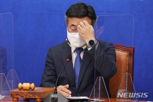 [서울=뉴시스]김진아 기자 = 윤호중 더불어민주당 원내대표. (공동취재사진) 2021.04.21. photo@newsis.com