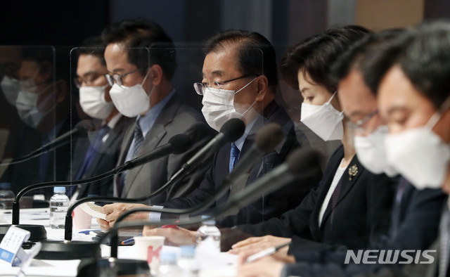 [서울=뉴시스]홍효식 기자 = 정의용 외교부 장관이 21일 오전 서울 중구 프레스센터에서 열린 관훈토론회에서 기조발언을 하고 있다. 2021.04.21. yesphoto@newsis.com