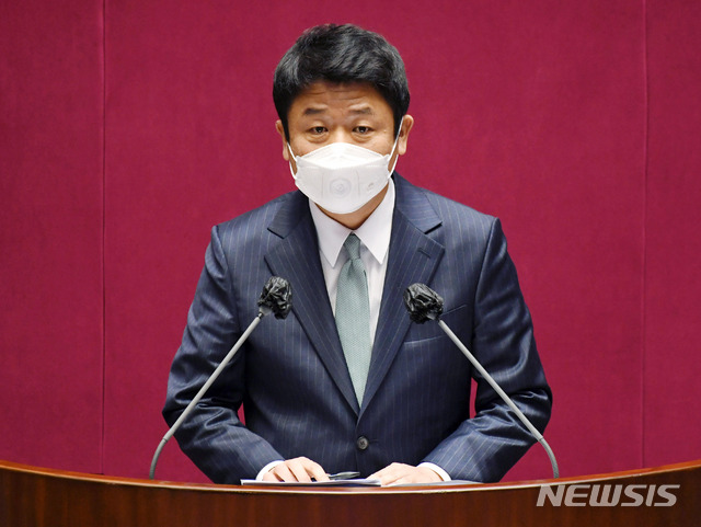 [서울=뉴시스]최동준 기자 = 국민의힘 유의동 의원이 21일 서울 여의도 국회에서 열린 제386회국회(임시회) 제3차 본회의 교육·사회·문화 분야 대정부질문에서 발언하고 있다. (공동취재사진) 2021.04.21. photo@newsis.com